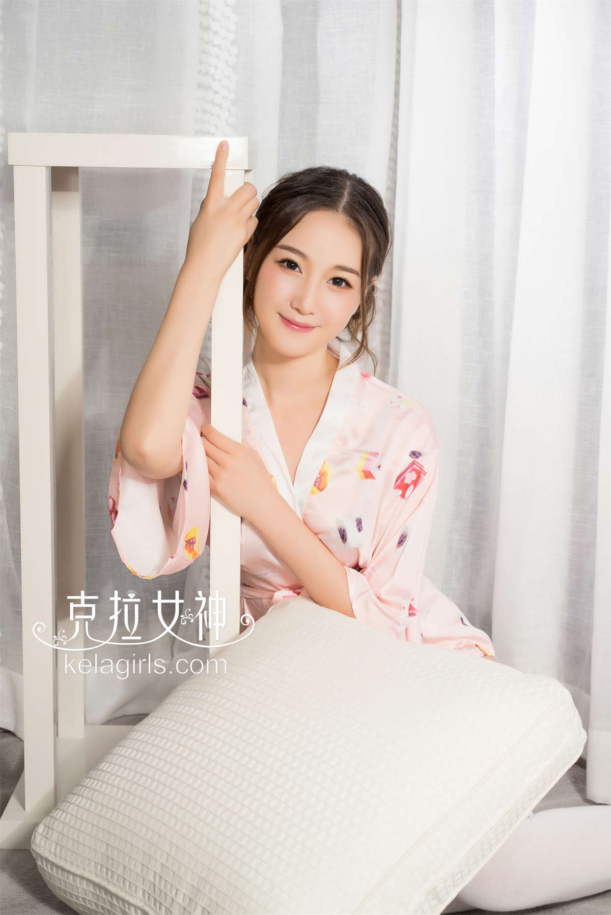 Kelagirls克拉女神 2017.09.24 杨暖 面若桃花-日更街拍