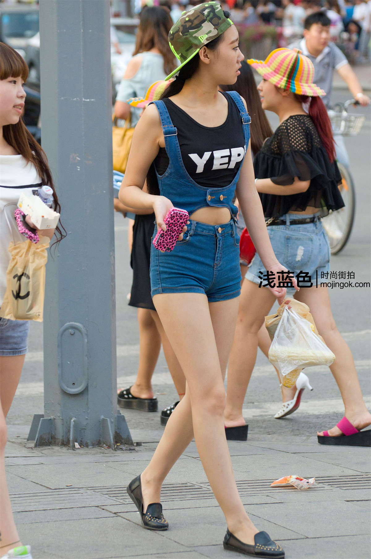 连身牛仔短裤（20p）-日更街拍