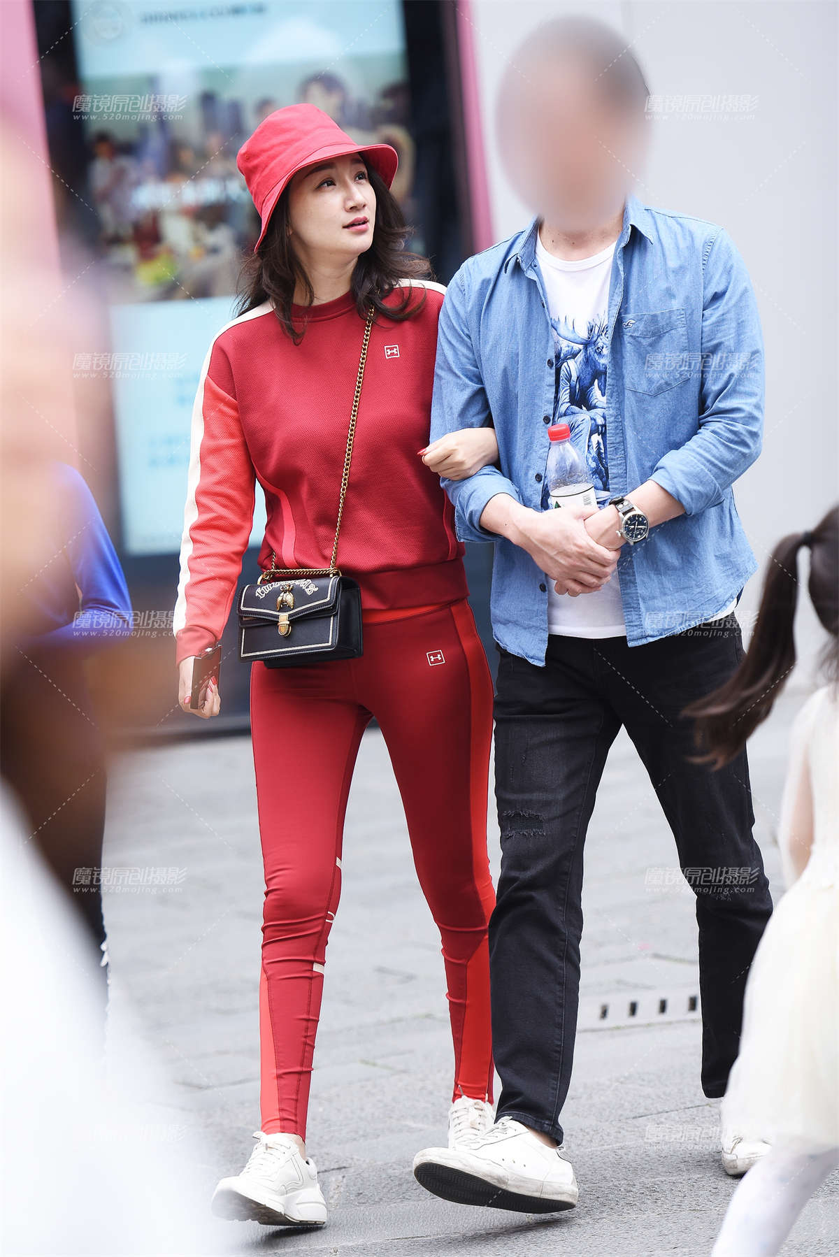 【咔喳赛帖】节日一身红-日更街拍