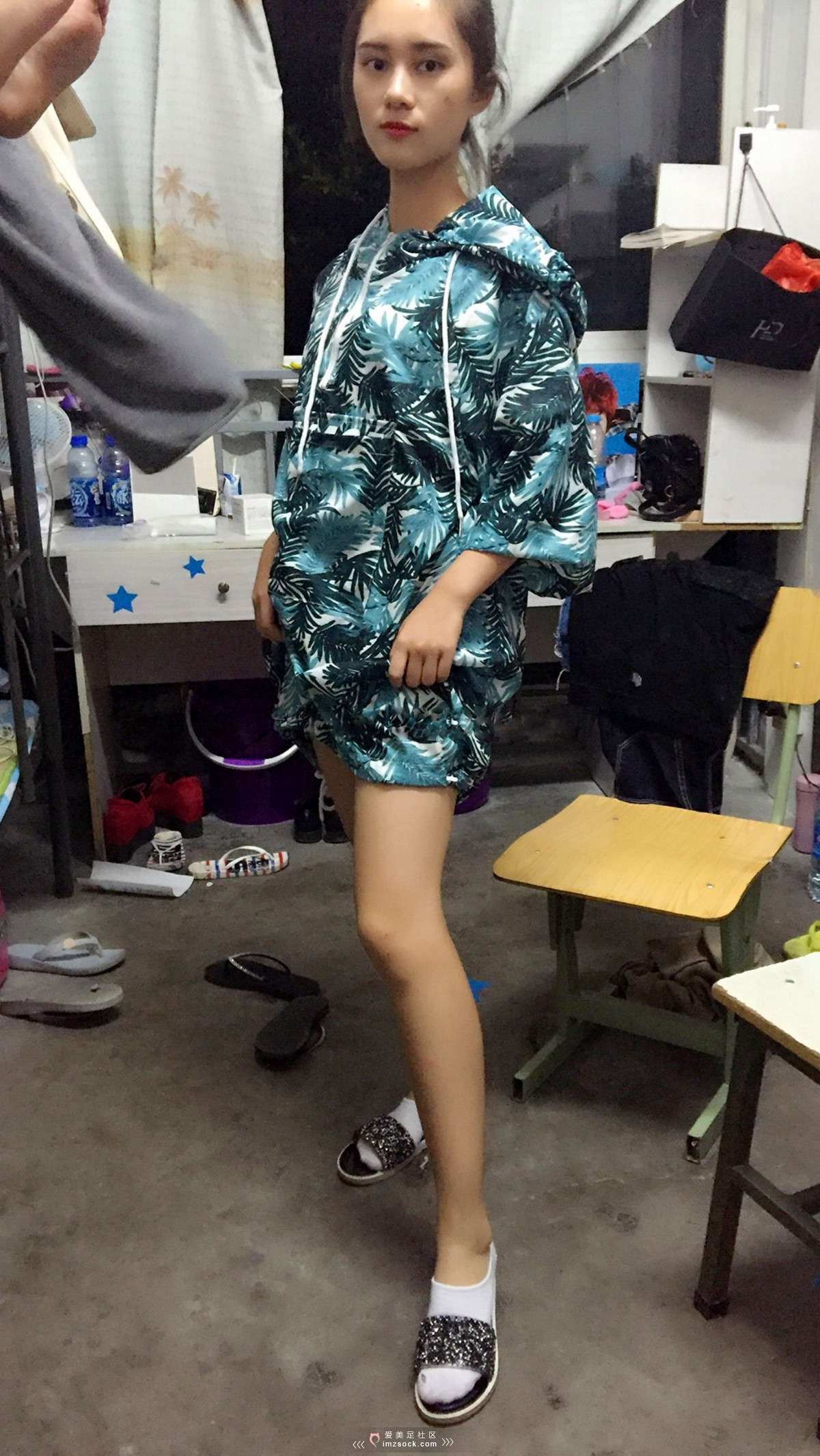 图片[2]-MZSOCK-2018 No.109 宿舍里展示白色小船袜-日更街拍