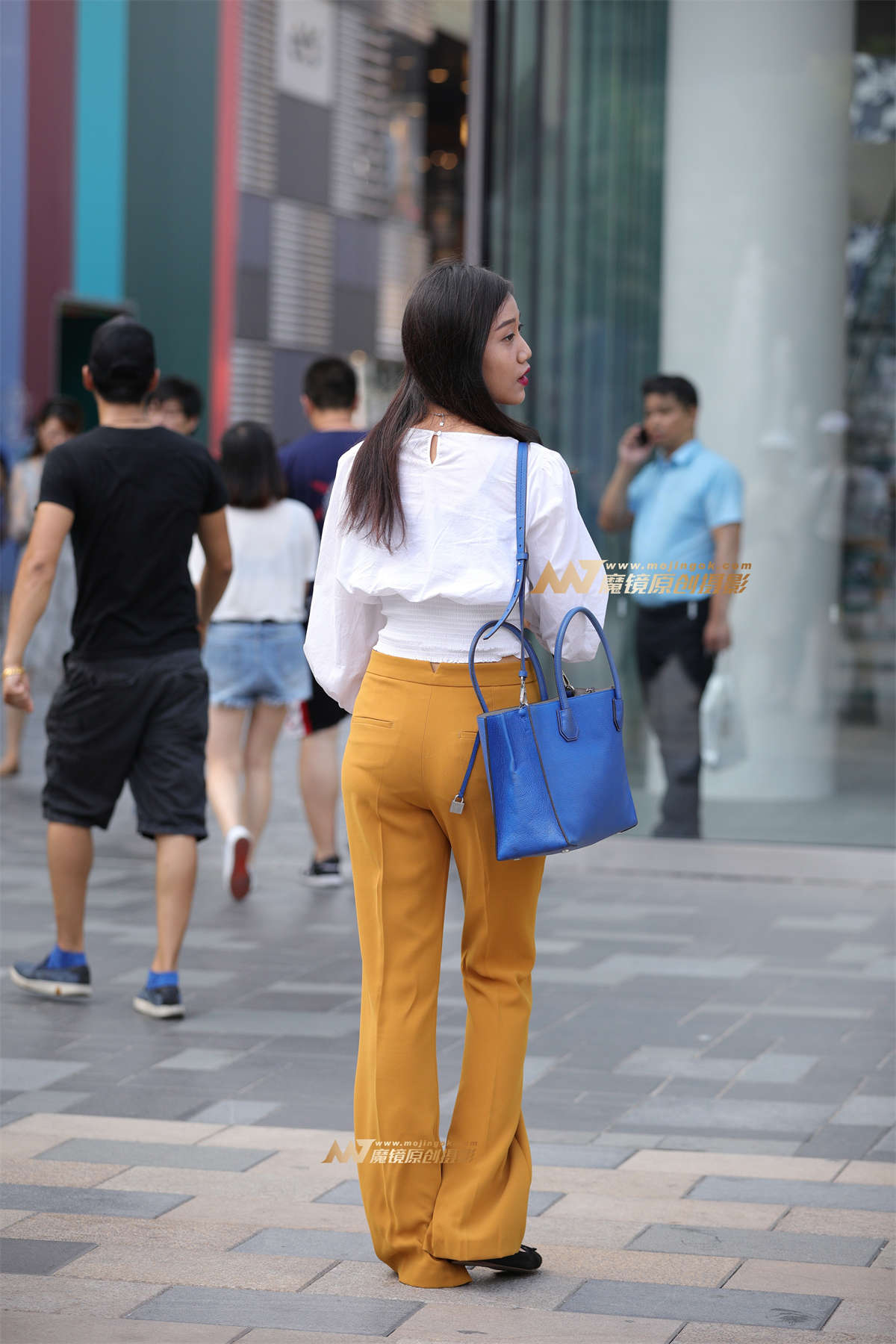 图片[2]-【视觉冲击赛帖】高挑，橙色西裤，小姐姐-日更街拍