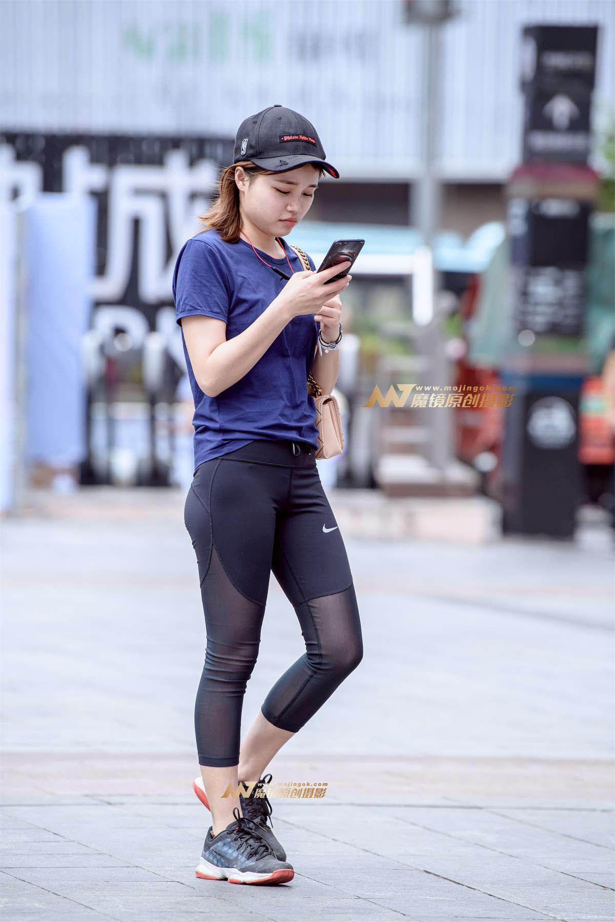 【久久赛帖】耐克紧身裤美女-日更街拍