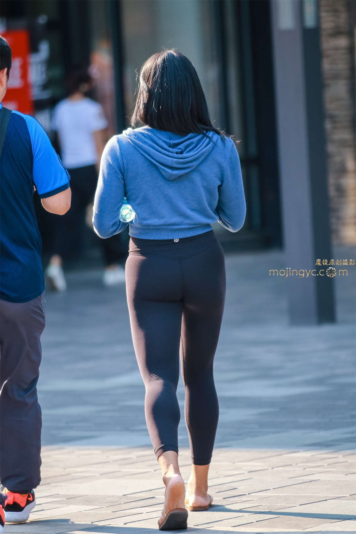 图片[2]-紧身丰满的下半身-日更街拍