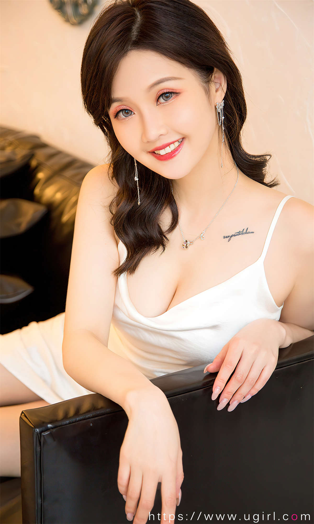 Ugirls爱尤物 No.2752 无法抗拒 露儿-日更街拍