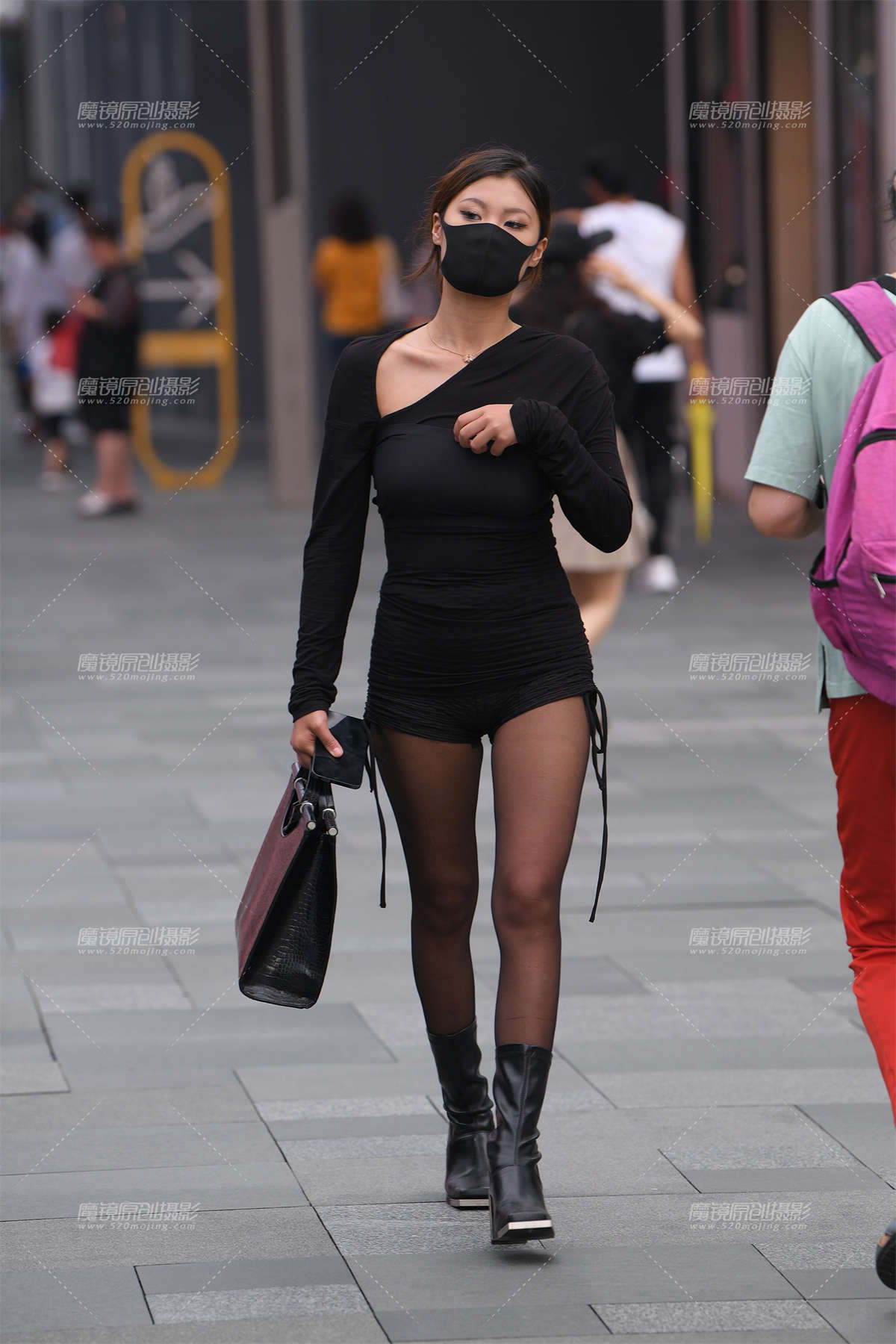 紧致热裤黑丝美女-日更街拍