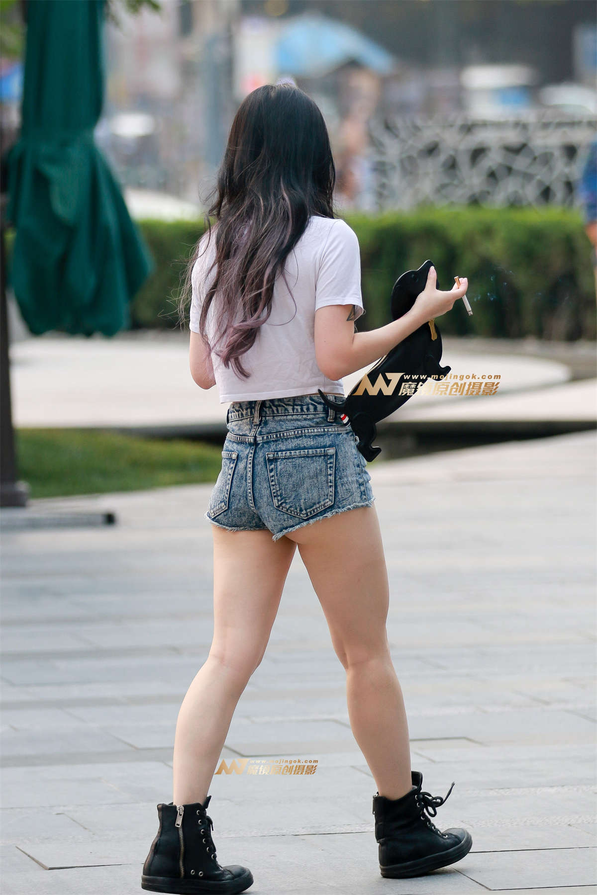 图片[2]-小热裤 白嫩美腿-日更街拍