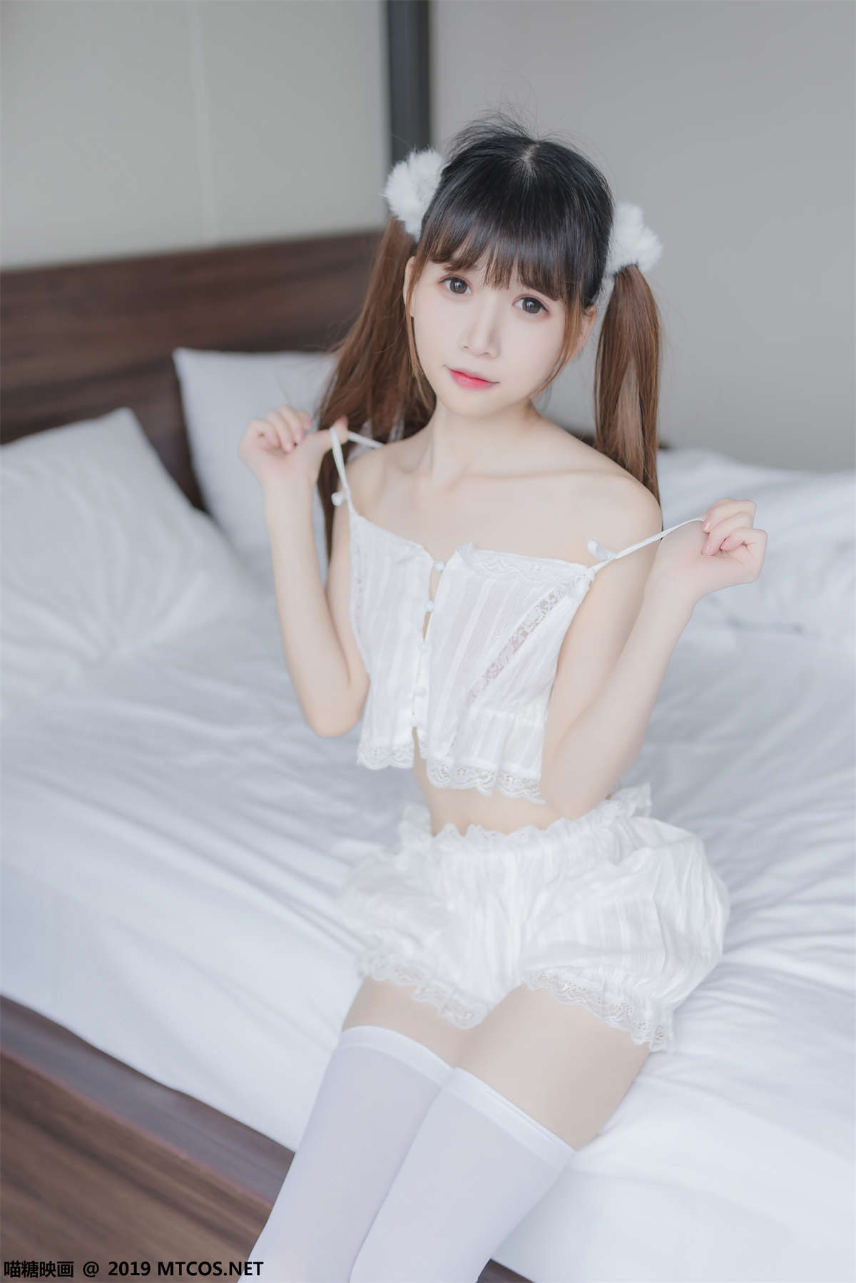 喵糖映画 VOL.065 渡边爻爻爻子 白丝双马尾-日更街拍