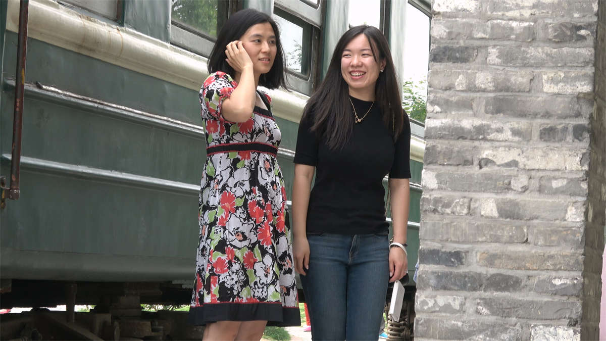 拍摄婚纱照的新娘美足-日更街拍