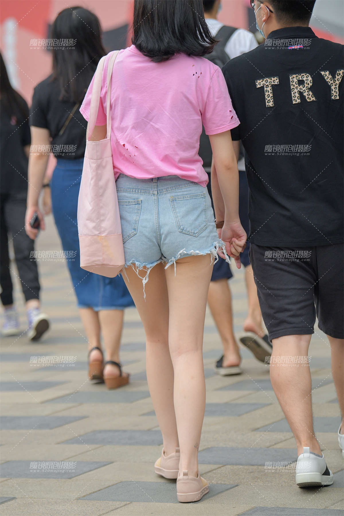 图片[2]-文静热裤美女-日更街拍