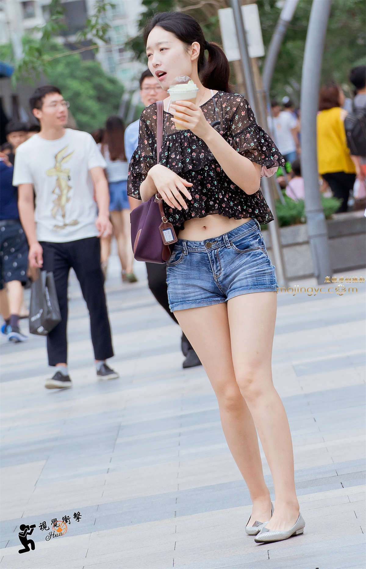 肚脐 大白腿热裤-日更街拍