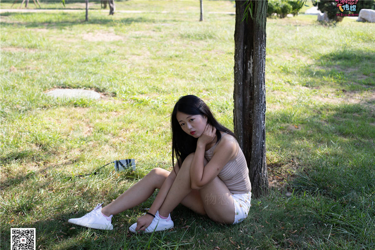 物恋传媒No.054期：涵涵-羞涩的大一新生-日更街拍