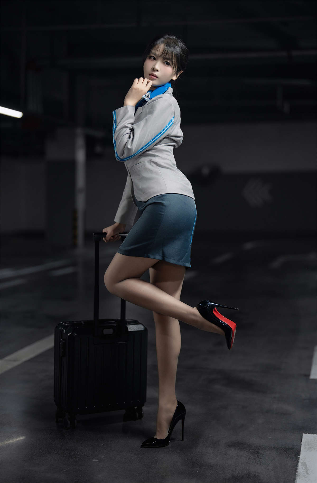 图片[2]-轩萧学姐NO.082 空姐车库-日更街拍