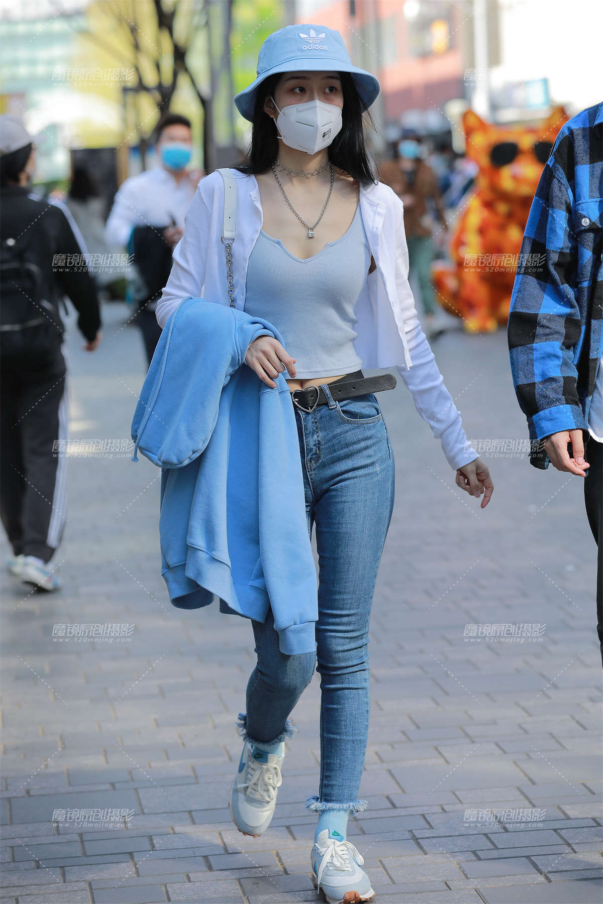 【玻璃赛帖】紧身蓝牛女友-日更街拍