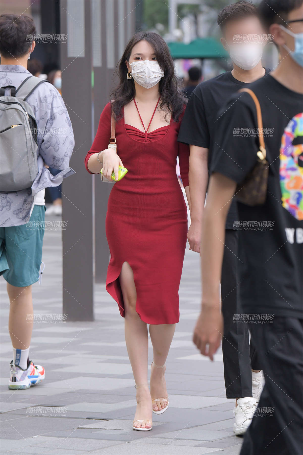 性感的包臀红裙-日更街拍