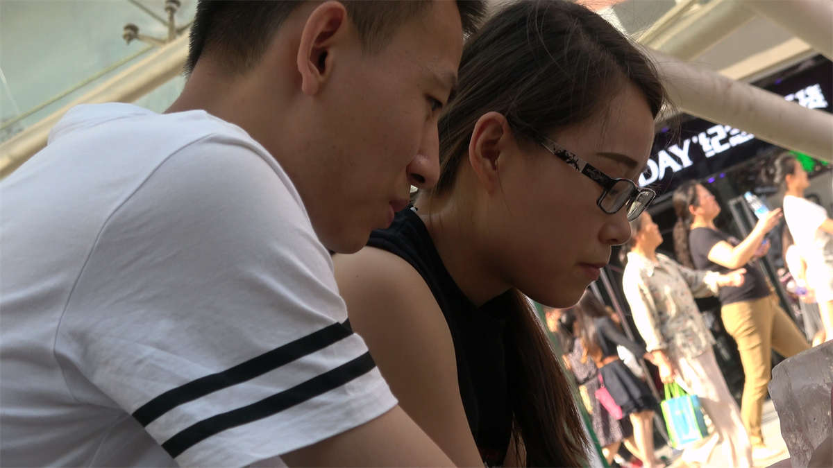 清晰的足尖-日更街拍