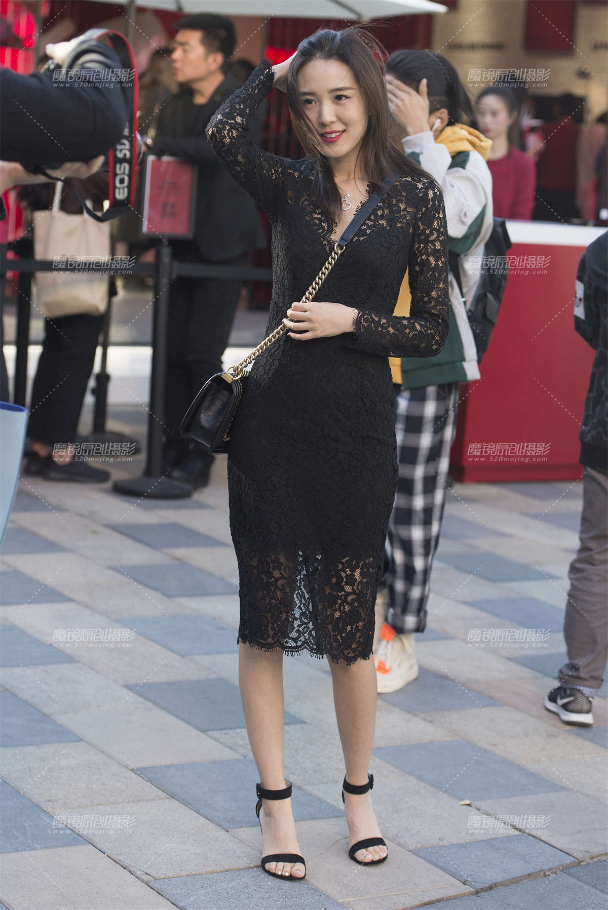 蕾丝长裙美女-日更街拍