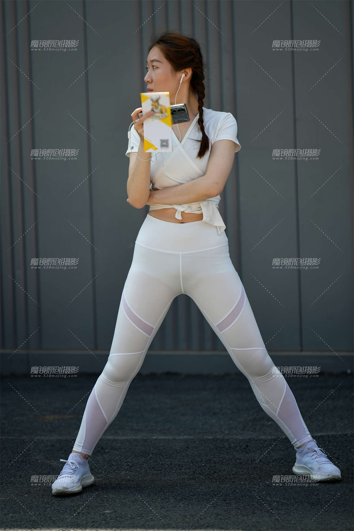 ★白色紧身裤美女-日更街拍