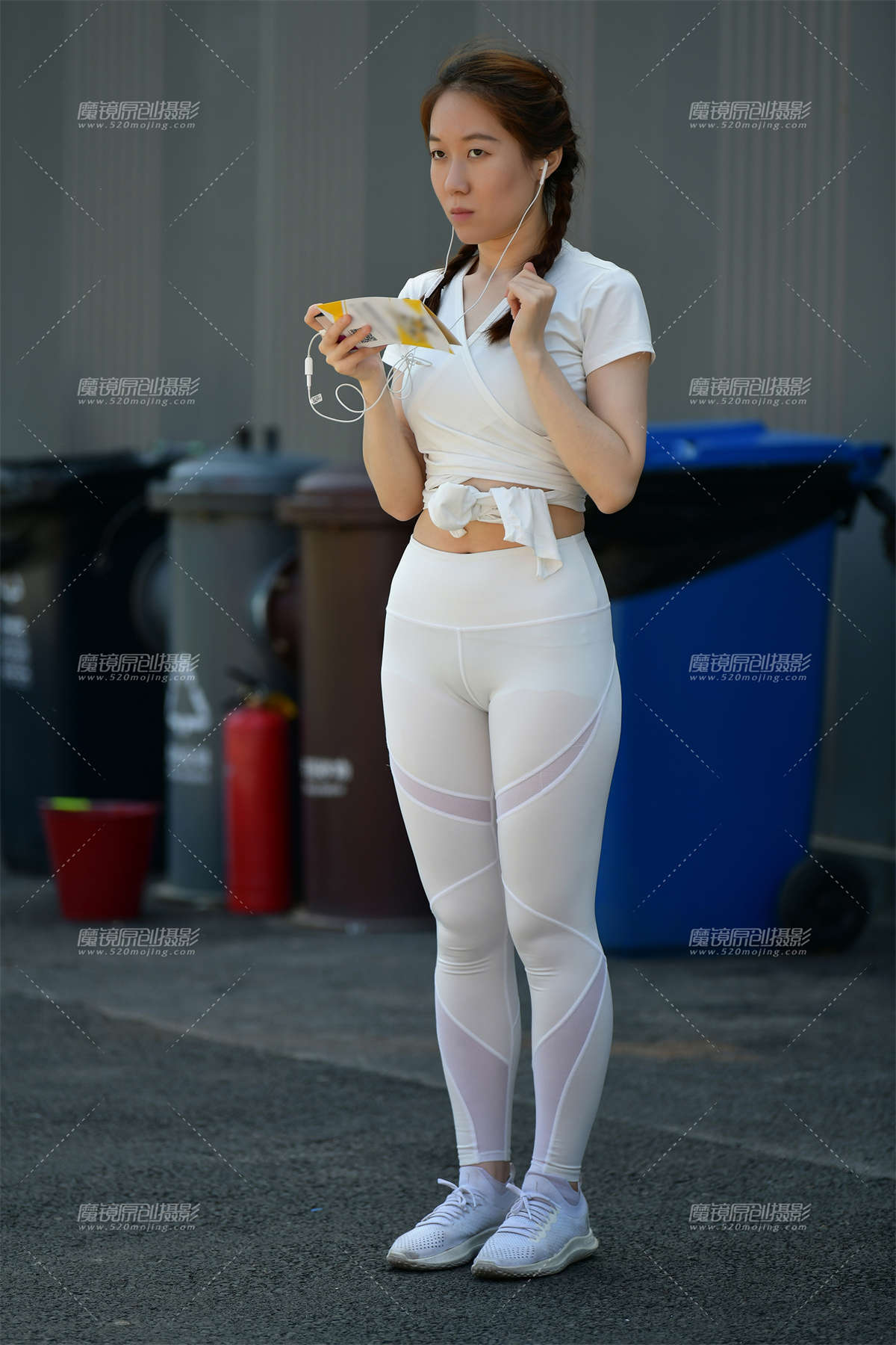图片[2]-★白色紧身裤美女-日更街拍