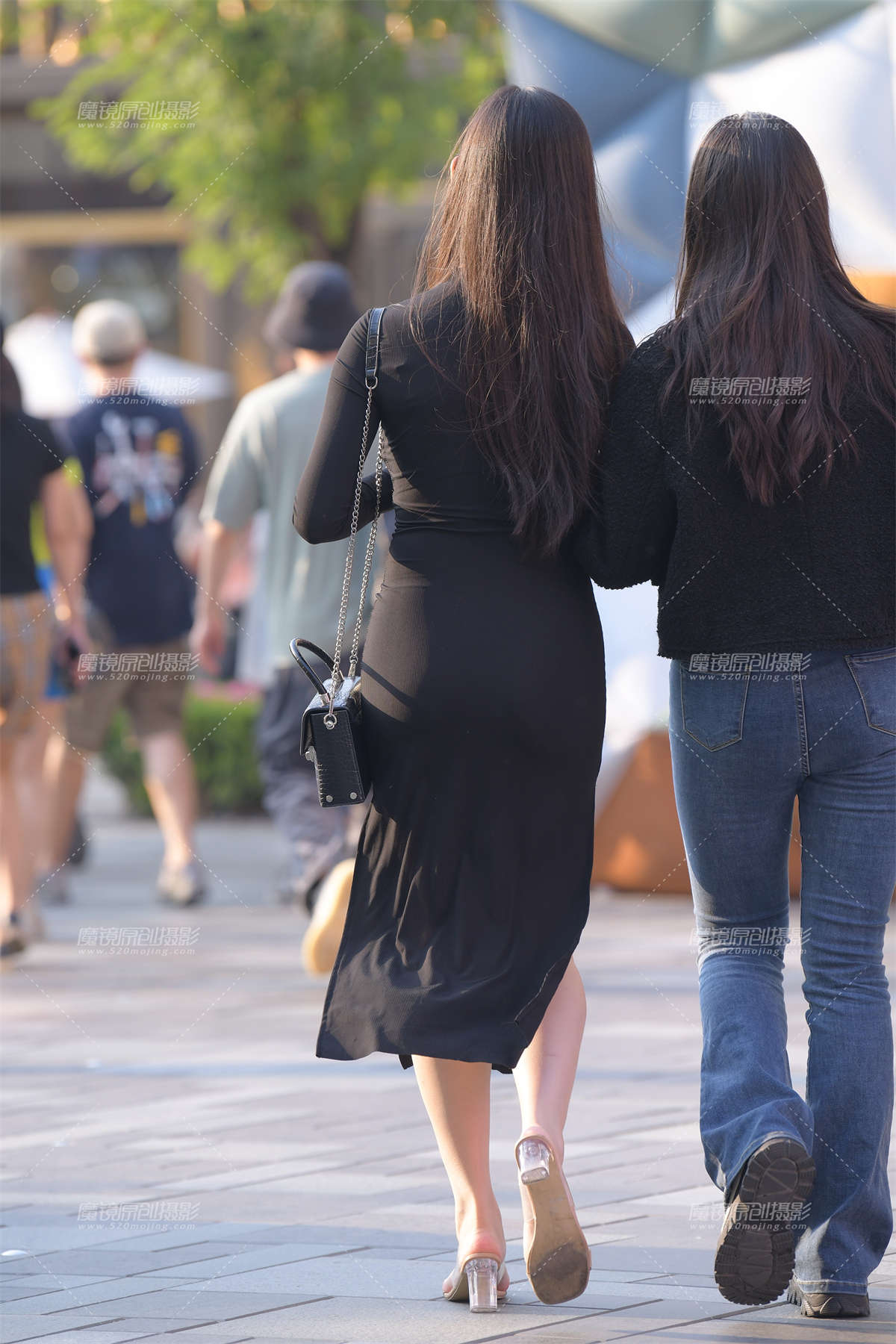 图片[2]-黑色包臀裙美女-日更街拍