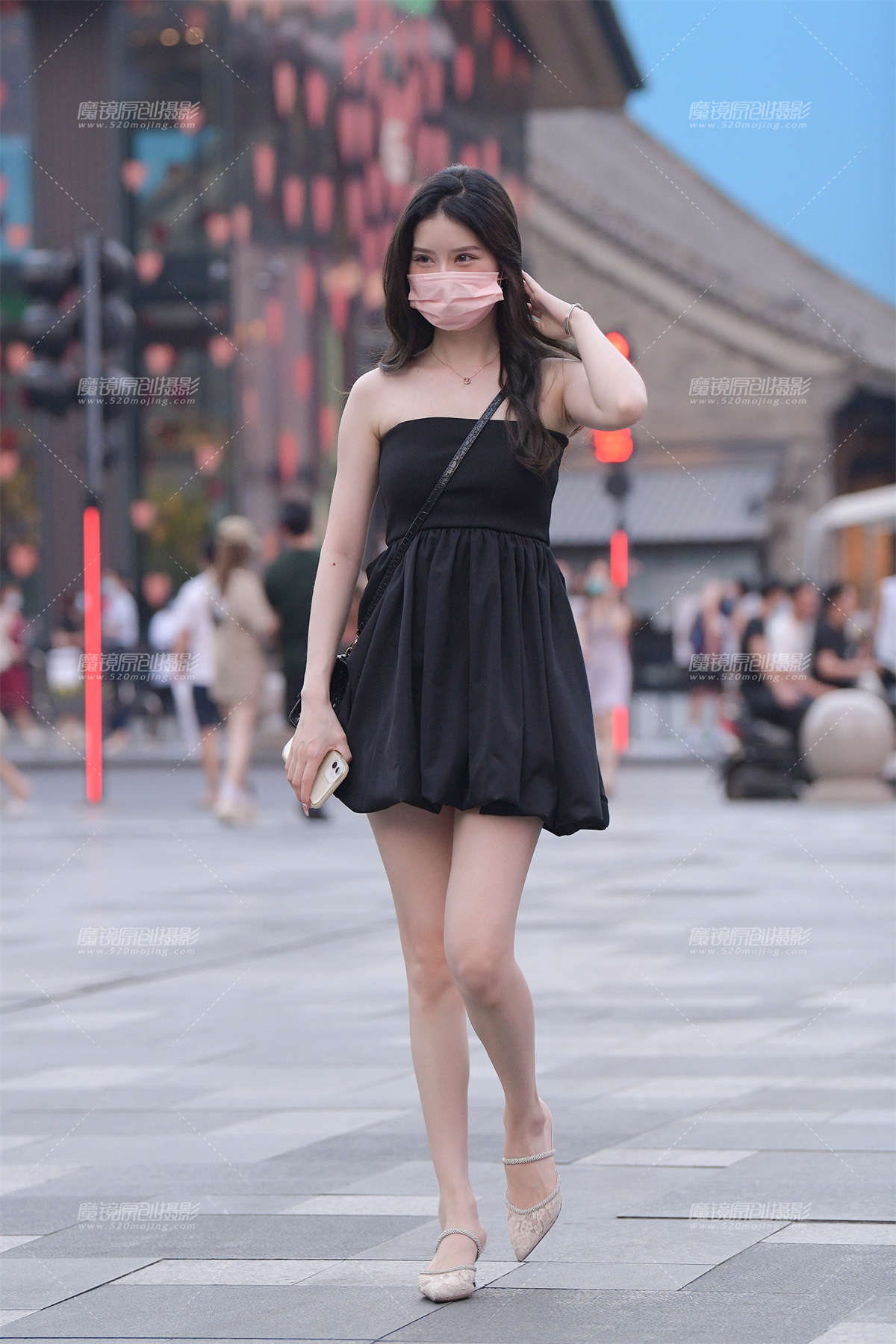 搭讪白皙美腿女孩-日更街拍