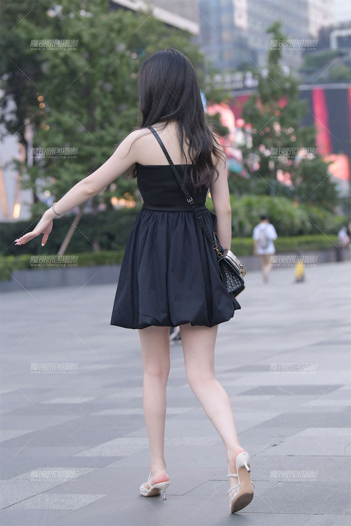 图片[2]-搭讪白皙美腿女孩-日更街拍