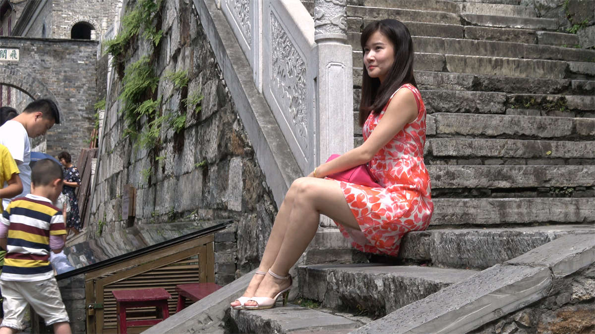 漂亮的少妇美足的脚插图1