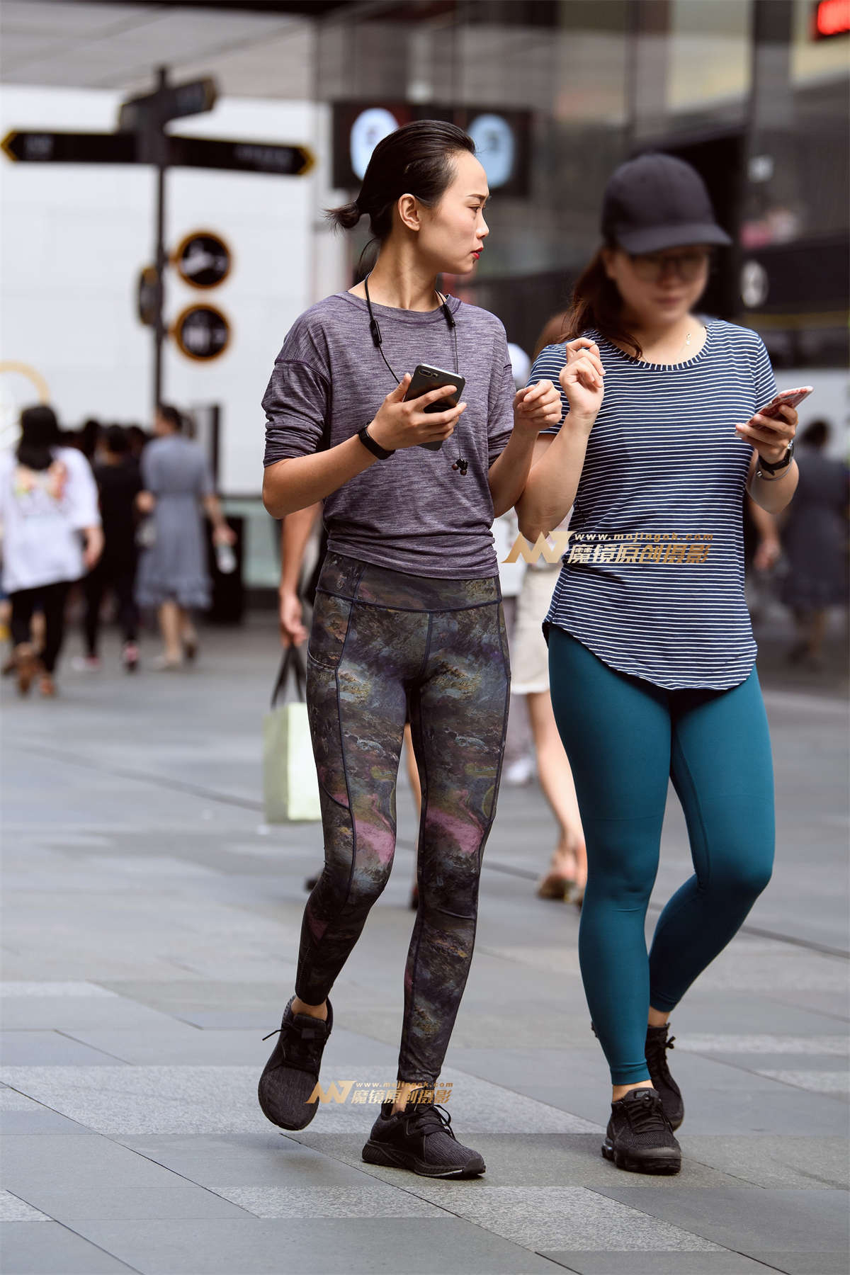 【久久赛帖】少见的迷彩紧身裤-日更街拍