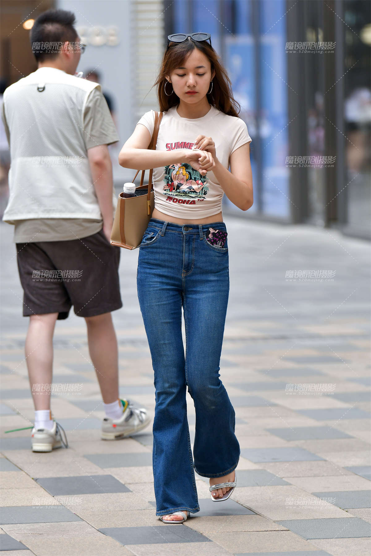 ★文静牛仔裤美女-日更街拍