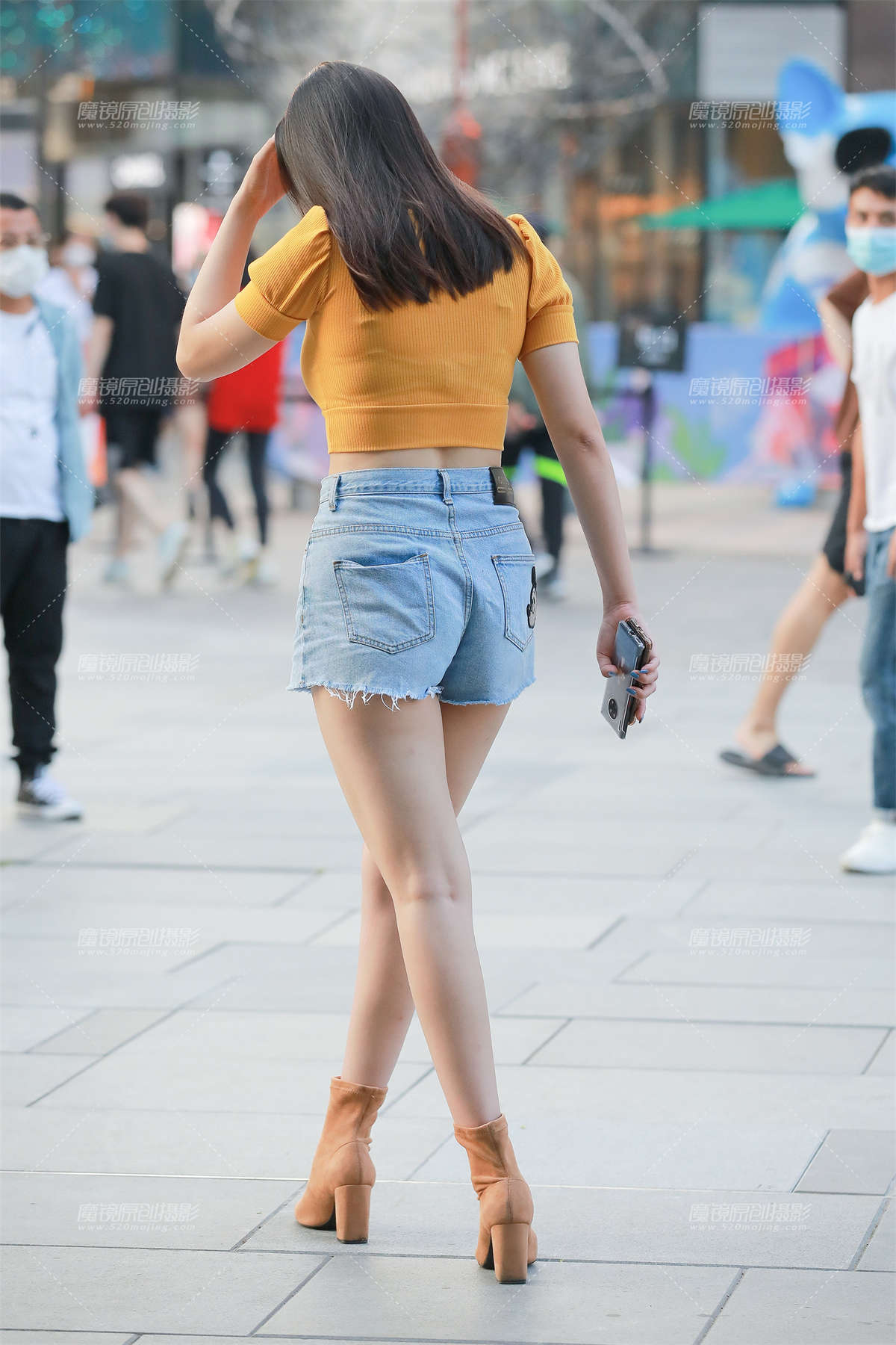 图片[2]-【玻璃街拍】丰满性感热裤小姐姐-日更街拍