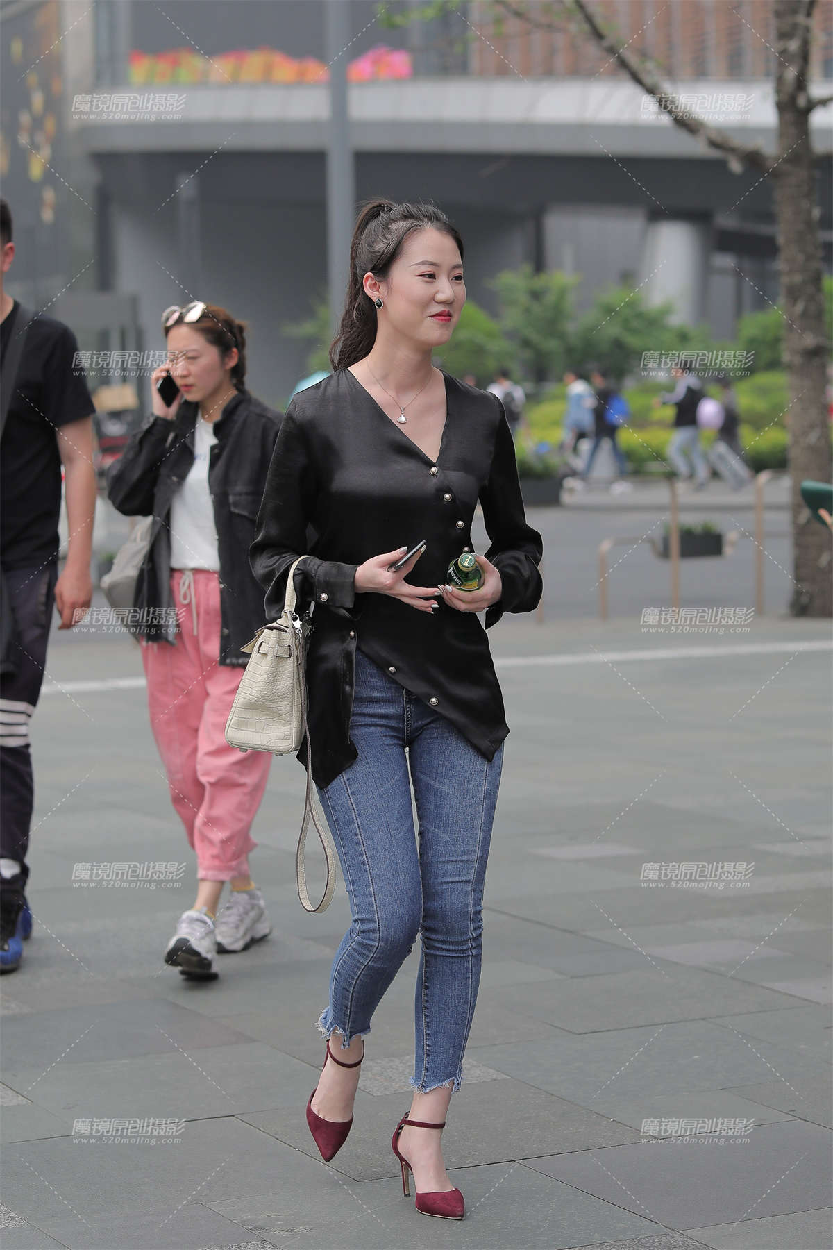 气质温柔的漂亮美眉 妥妥的女神级美女!-日更街拍