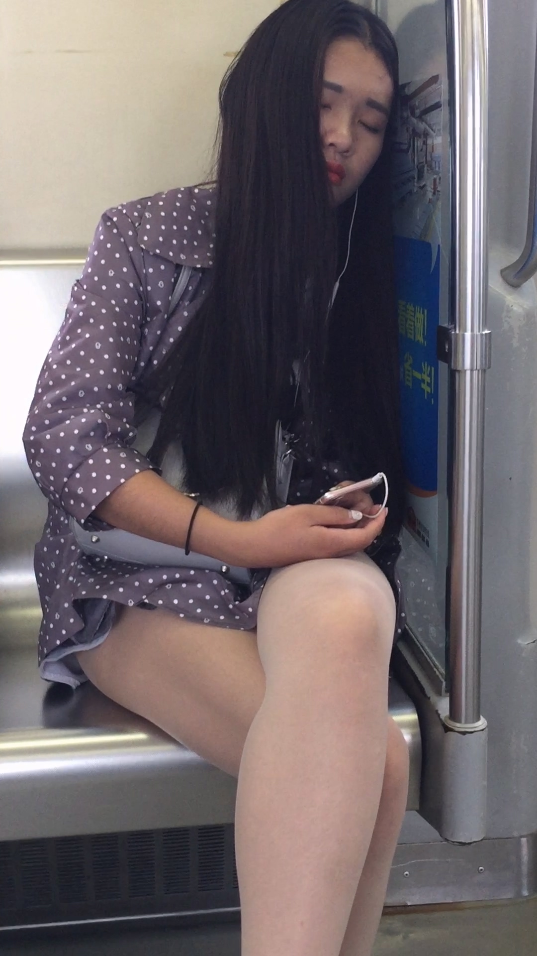 图片[2]-漂亮肉丝板鞋MM-日更街拍