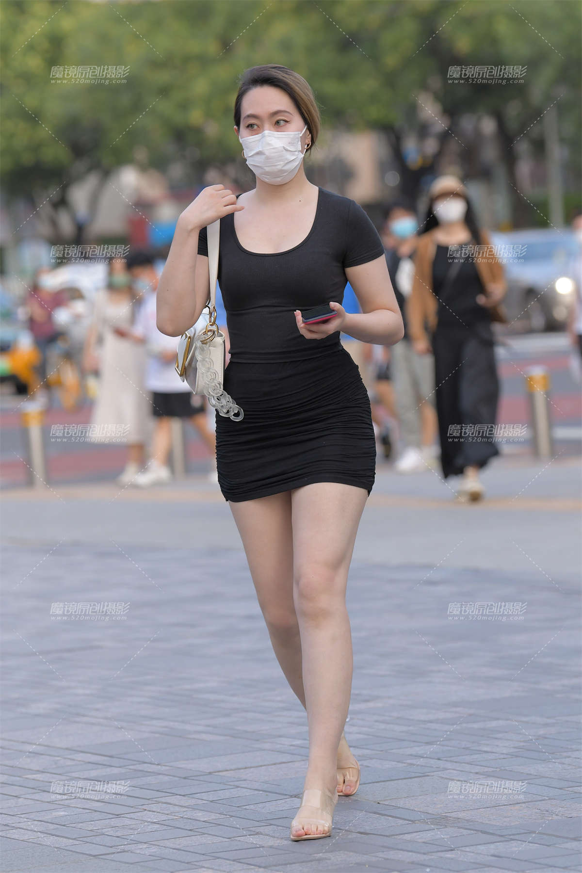 黑色包臀裙美少妇-日更街拍