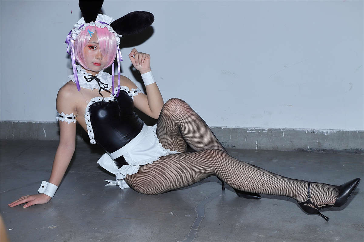 黑网托盘女仆（重发）-日更街拍