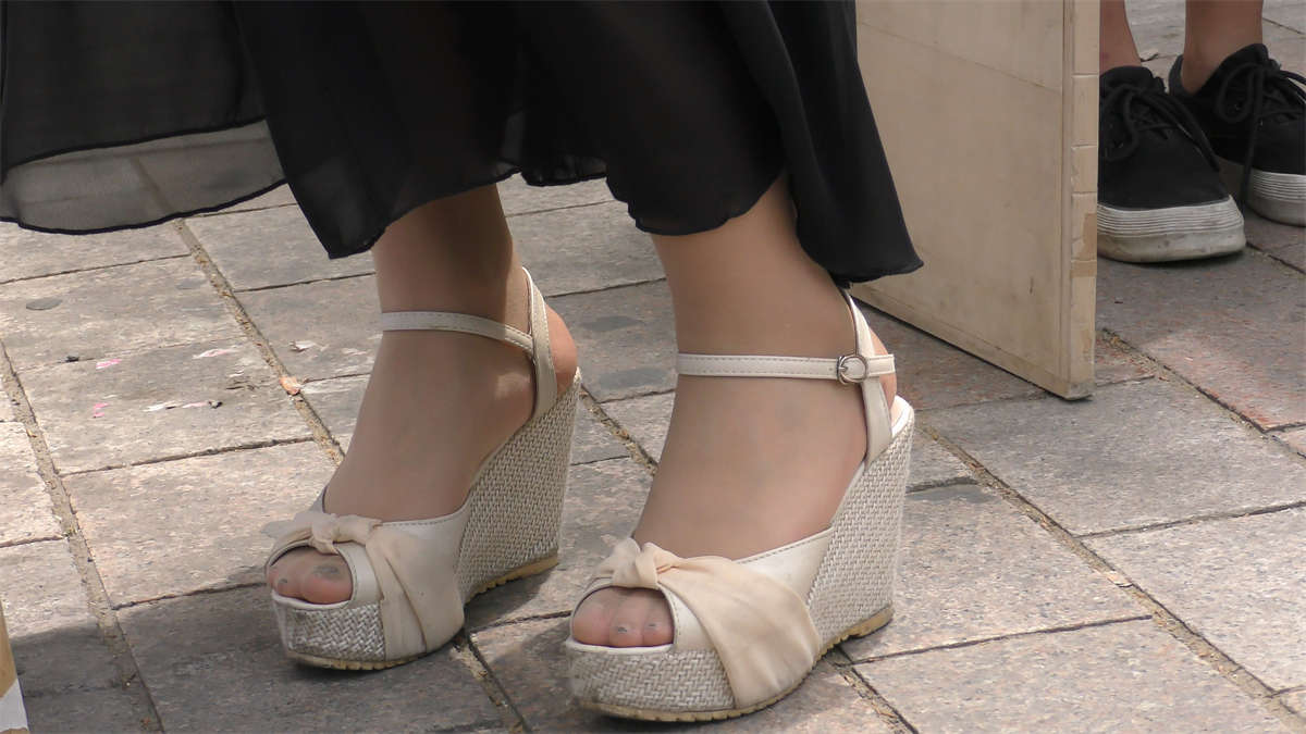 图片[2]-刚入大学的美眉-日更街拍