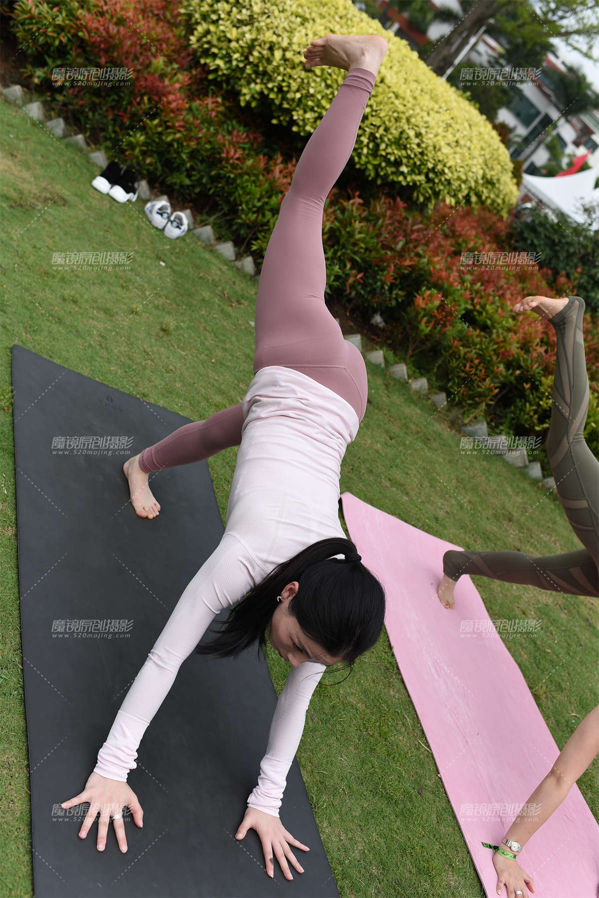 图片[2]-【咔喳赛帖】玫瑰色瑜伽裤-日更街拍