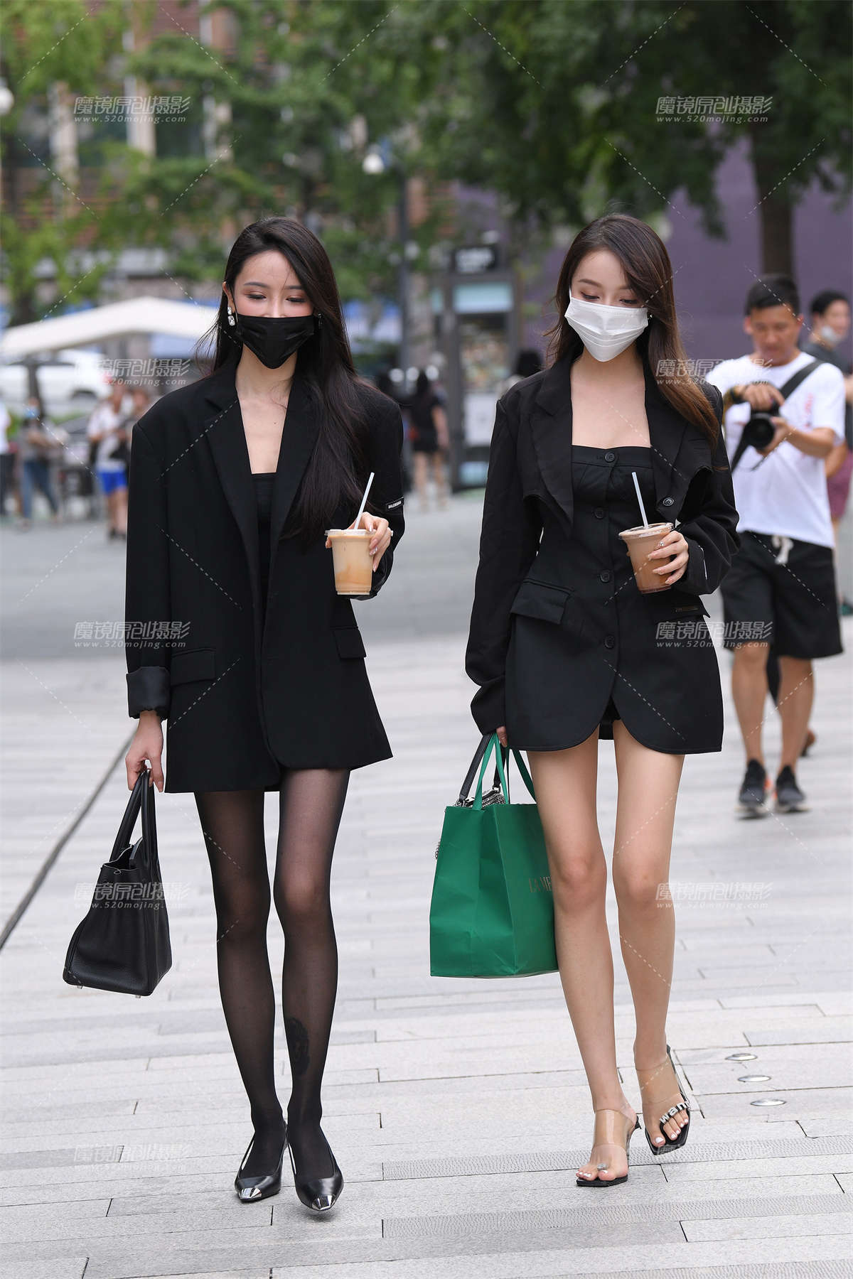 裸腿黑丝闺蜜-日更街拍