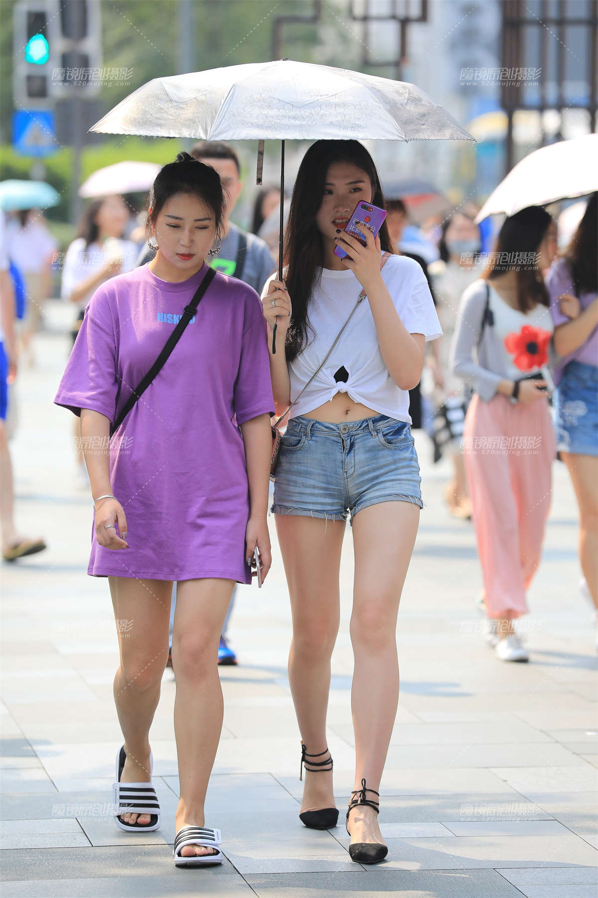 热裤美眉-日更街拍