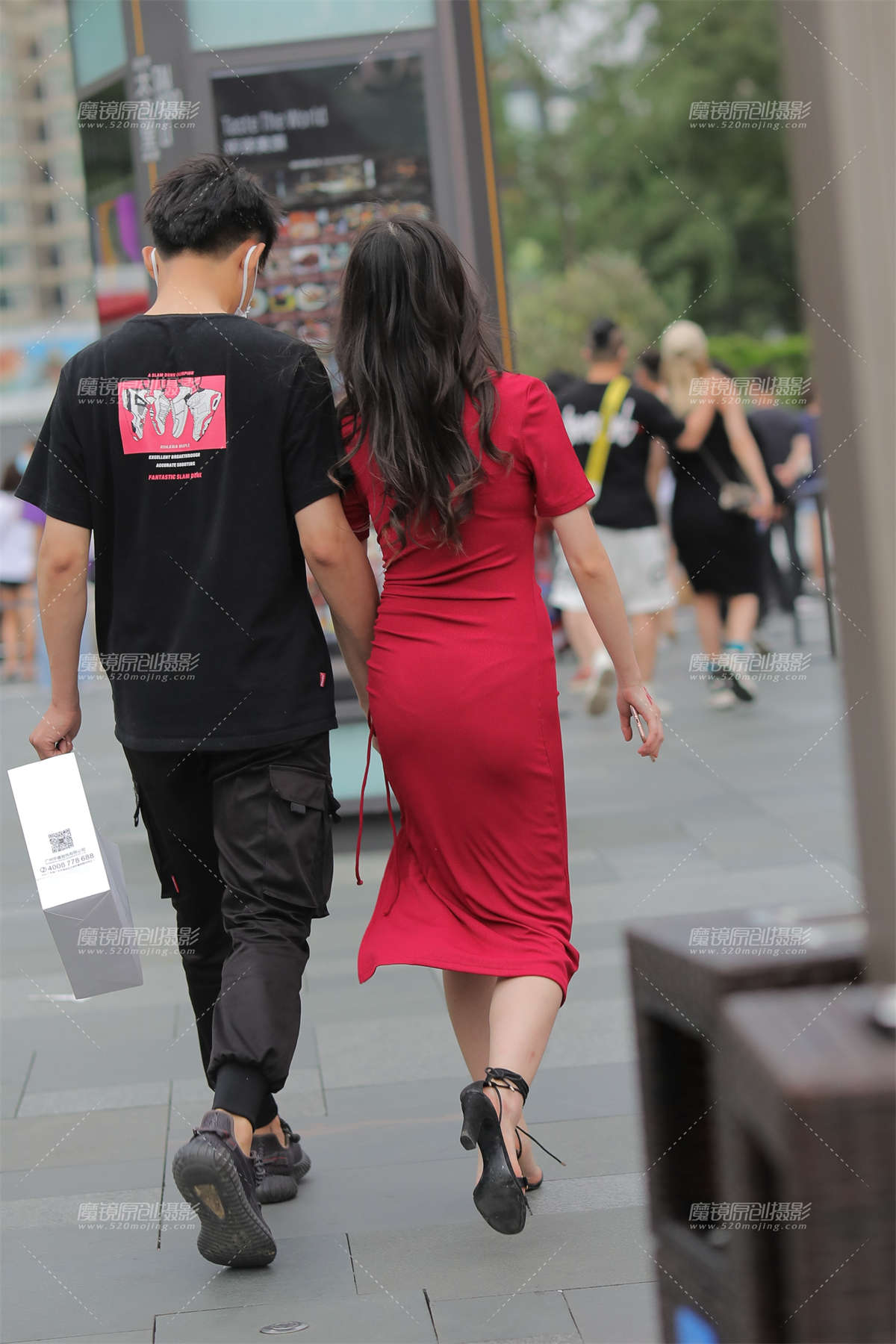 图片[2]-【凯恩赛帖】修身红裙展现女人味-日更街拍