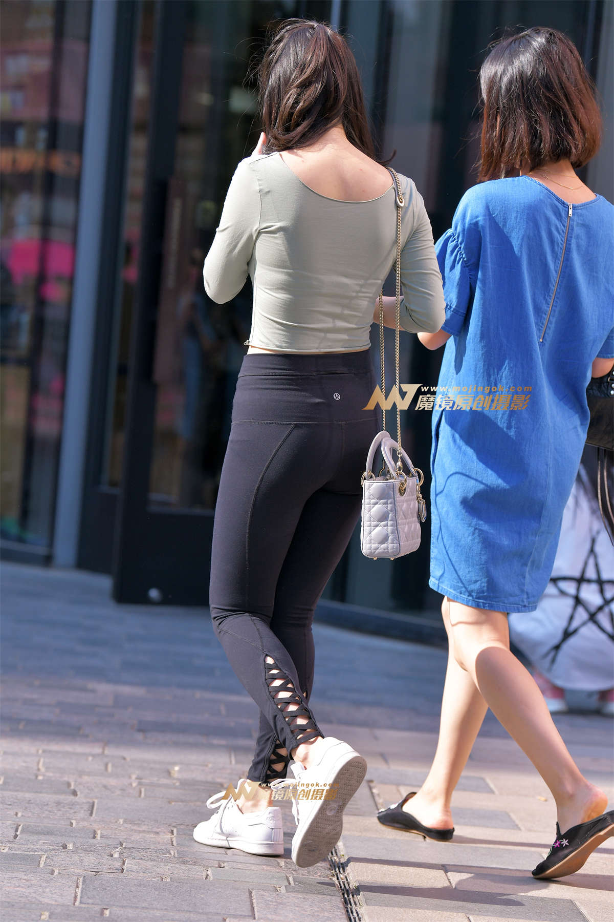 图片[2]-【红石赛帖】黑色紧身裤美女-日更街拍