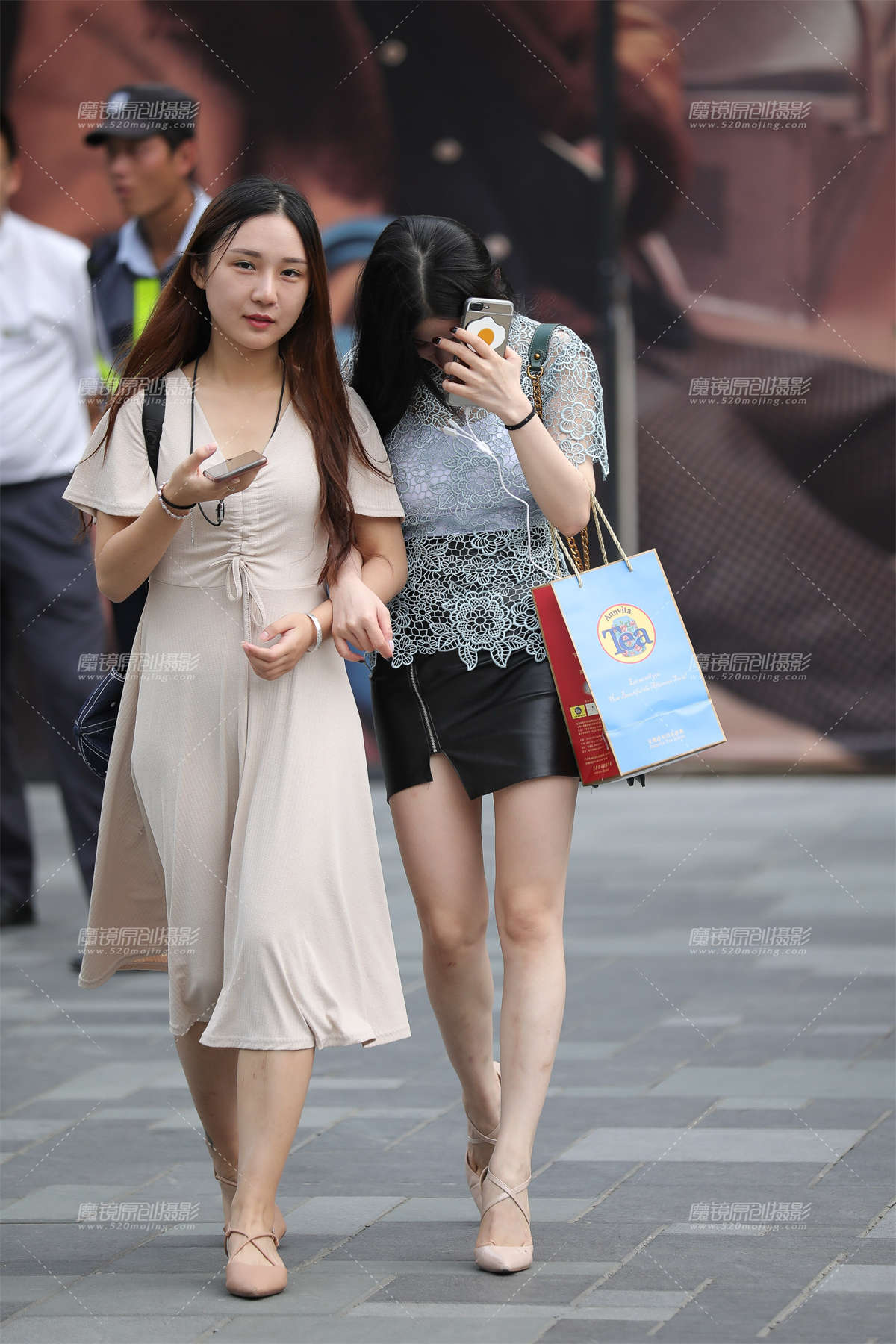 娇美白皙美眉-日更街拍