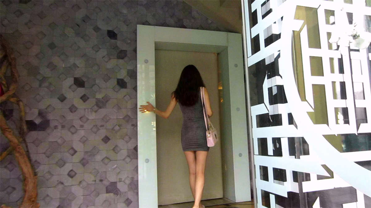 街拍极品细腰身材,完美臀型美女-日更街拍