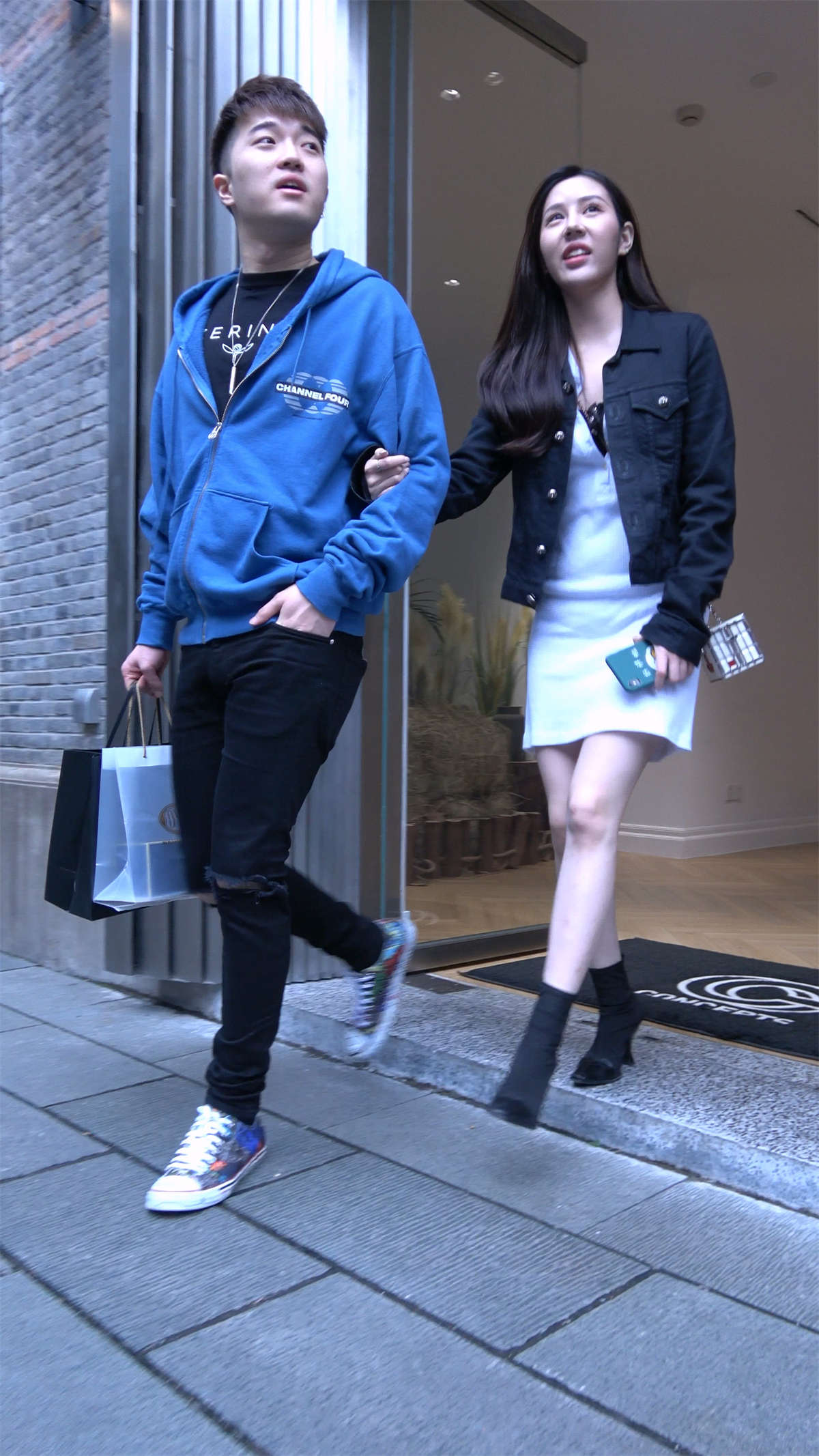 图片[2]-逛街的妹子-日更街拍