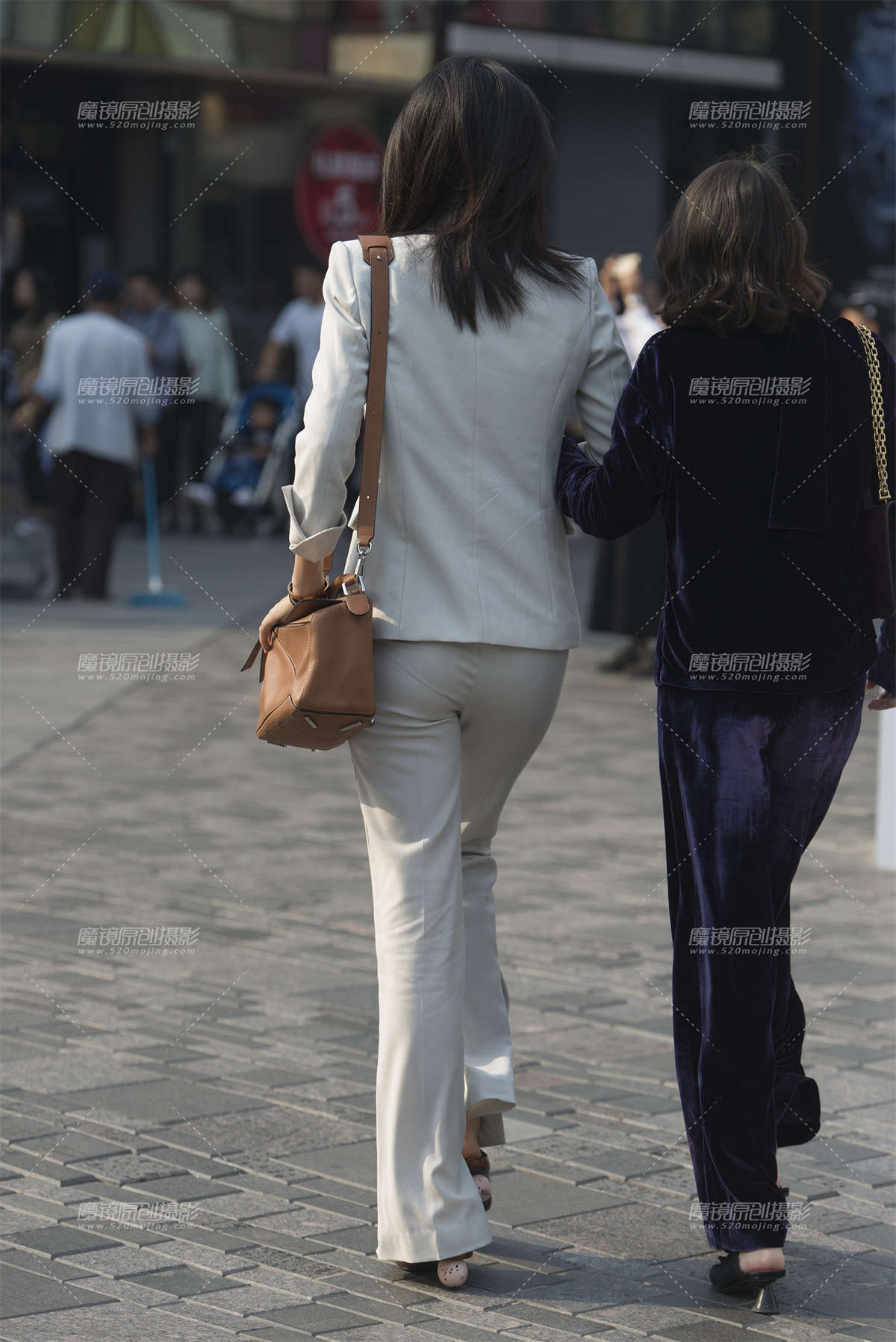 图片[2]-白色职业装气质女-日更街拍