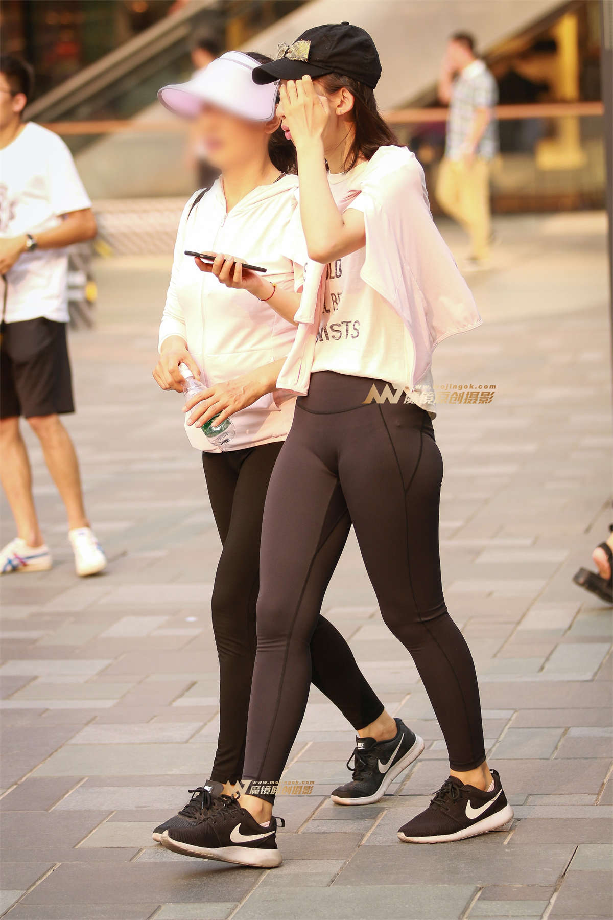 圆润紧臀-日更街拍