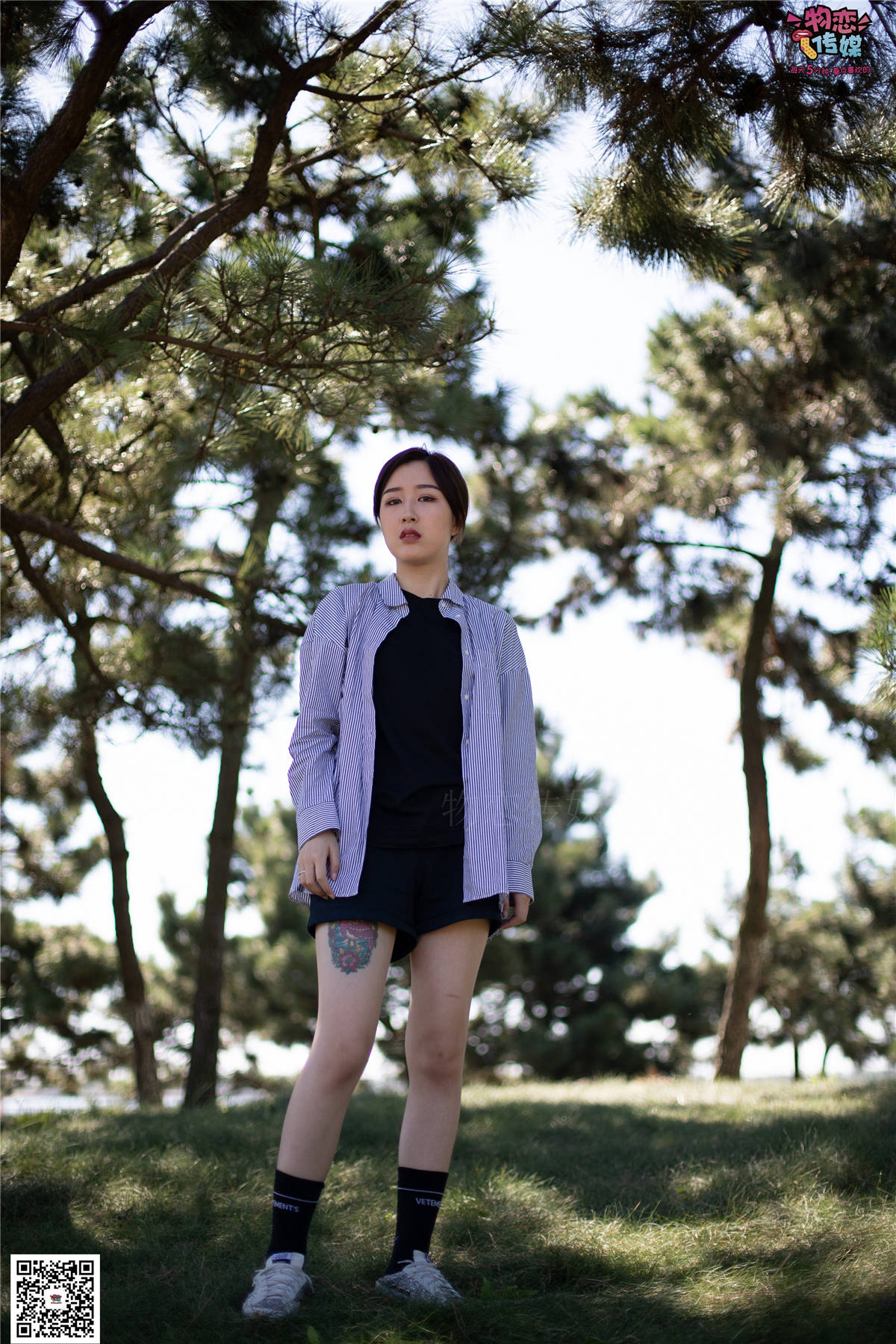 图片[2]-物恋传媒No.056期：飞飞-男友风，衬衣搭配长筒袜-日更街拍