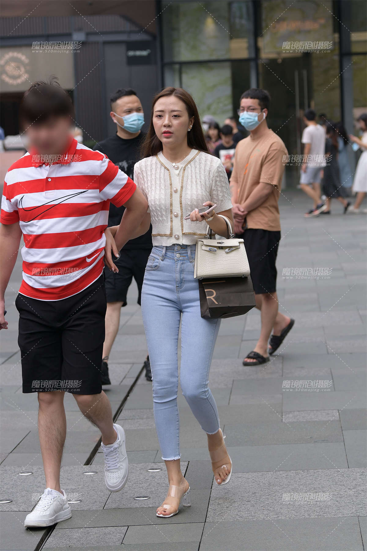 熟悉的高挑紧牛女友-日更街拍