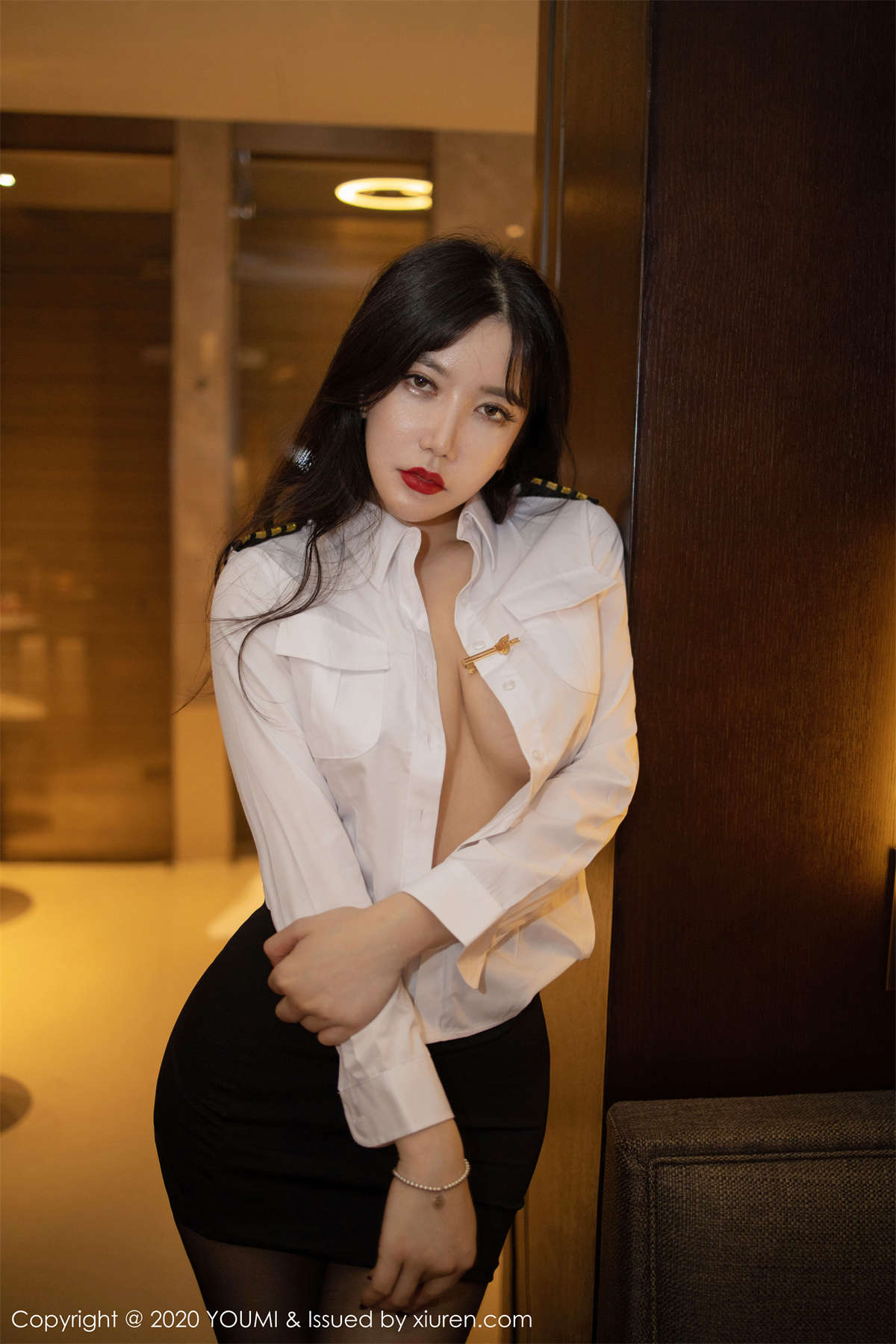 图片[2]-YouMi尤蜜荟 2020.03.04 VOL.428 超短裙与黑丝袜 心妍小公主-日更街拍