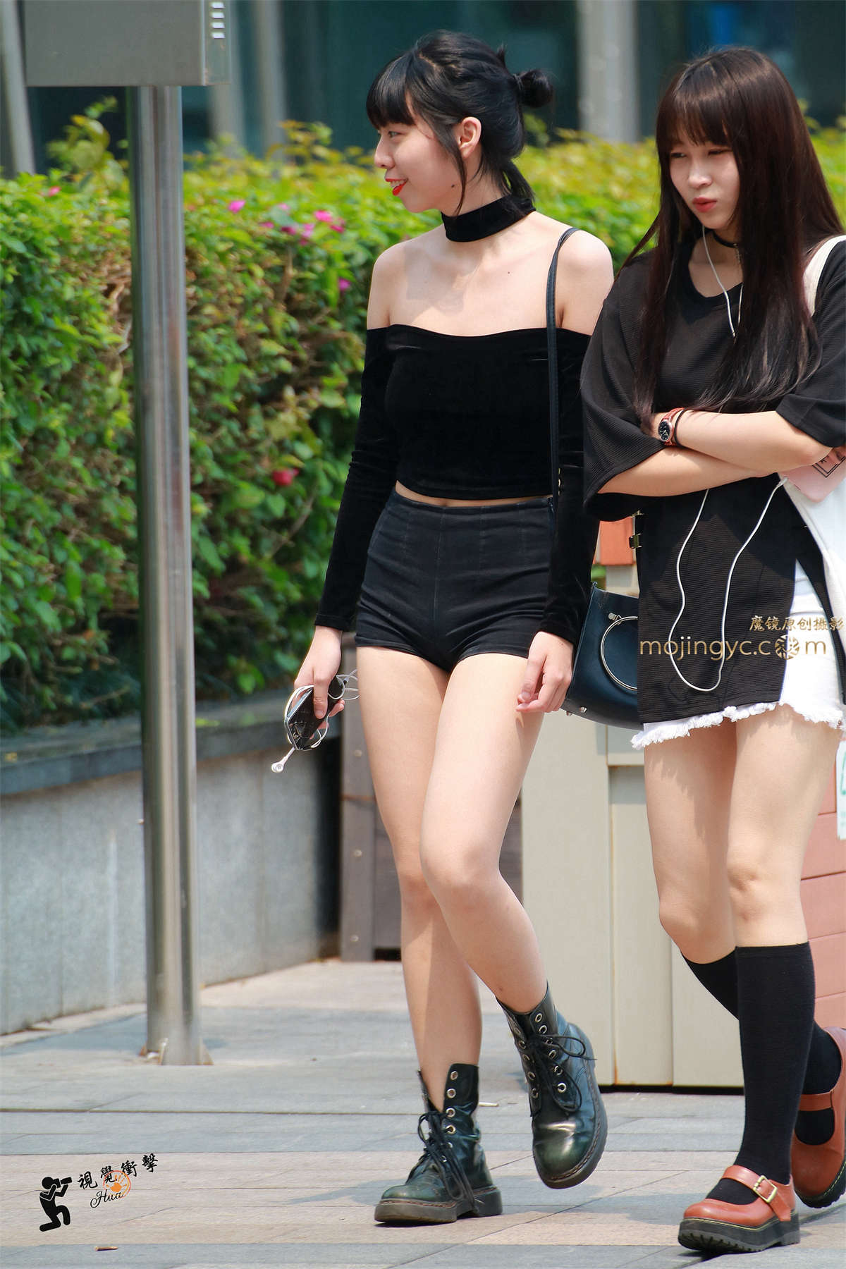 黑色的诱惑 骆驼趾美眉-日更街拍