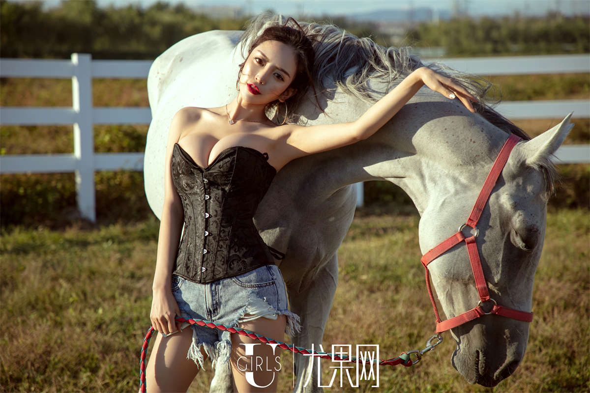 [Ugirls尤果网] T039 Let's Love-日更街拍