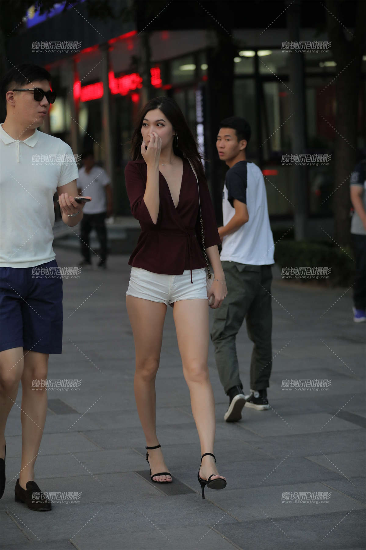 傍晚de热裤大长腿-日更街拍